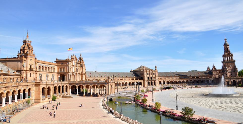 https://d3r8gwkgo0io6y.cloudfront.net/upload/plaza de españa sevilla.jpg